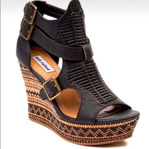 Trafalgar Square Black wedges